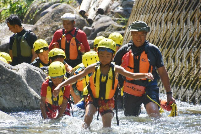 【岐阜・シャワークライミング】夏の冒険！お子様OKの渓流シャワークライミング