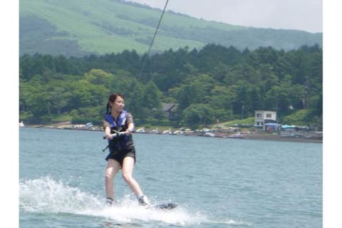 【山梨・山中湖・ウェイクボード】ウェイクボード＆バナナボート！気分爽快