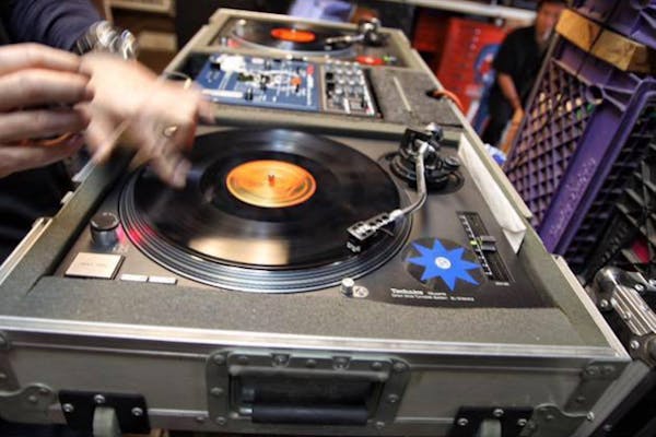 東京・世田谷・DJ体験】40代からのDJ教室で、懐かしのあの曲にトライ