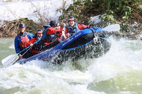 【ニセコ・ラフティング】春限定♪ エキサイティングな激流コース！＜中学生以上＞4名以上からグループ割引でお得！！