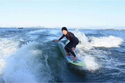 滋賀 琵琶湖 ウェイクサーフィン 琵琶湖で波乗りしよう 体験ウェイクサーフィン アソビュー