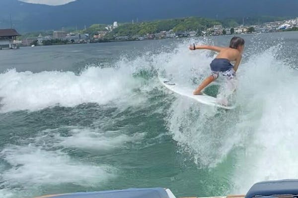 滋賀・琵琶湖・ウェイクサーフィン】琵琶湖で波乗りしよう！体験