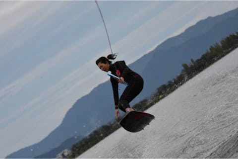 【滋賀・琵琶湖・ウェイクボード】初めてのマリンスポーツに！体験ウェイクボード