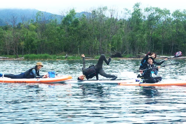 ＜全国旅行支援クーポン＞【北海道・支笏湖・SUP】2名以上の予約でお得！＜夏休み値引きあり！＞写真データ付きでグッとお得！透明度の高さに感動！支笏湖SUPツアー