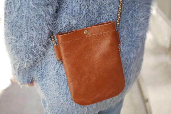 愛知・名古屋・レザークラフト教室「サコッシュ作り」】おしゃれな