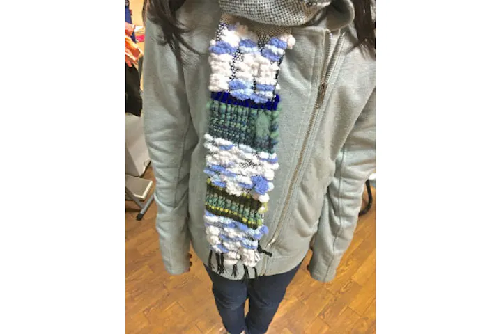 沖縄 機織り体験 旅の思い出に オリジナルマフラーを織ってみよう 約1分 アソビュー