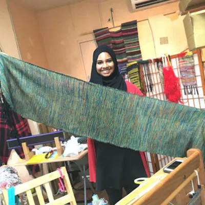 沖縄 機織り体験 旅の思い出に オリジナルマフラーを織ってみよう 約1分 アソビュー 沖縄 機織り体験 旅の思い出に オリジナルマフラーを織ってみよう 約1分 アソビュー