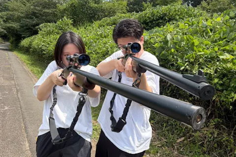 【埼玉・秩父・射撃体験】スナイパー気分で森を駆ける！ビームライフルシューティング