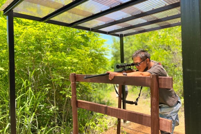 埼玉・秩父・射撃体験】スナイパー気分で森を駆ける！ビームライフル