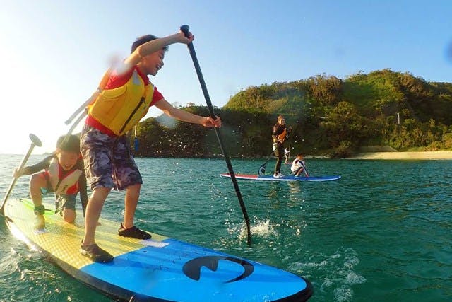 国直海岸でSUP＆ボートシュノーケル・写真撮影付】白い砂浜と