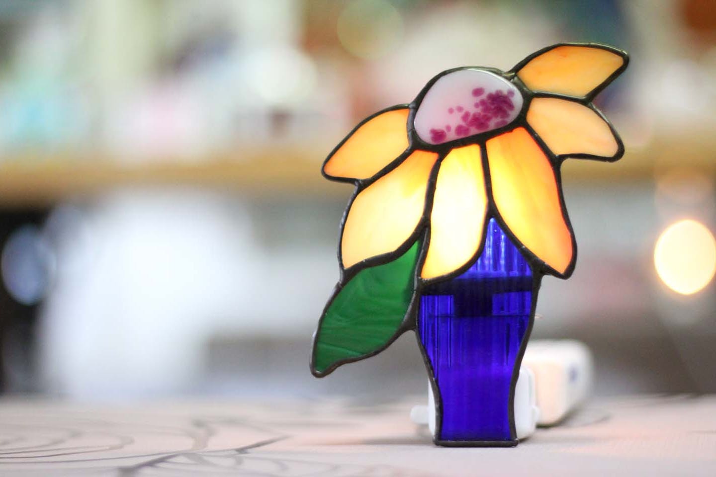 【大阪・ステンドグラス体験】枕元に飾ってかわいい「花のおやすみライト」制作