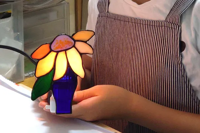 大阪・ステンドグラス体験】枕元に飾ってかわいい「花のおやすみライト