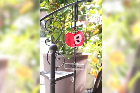 【大阪・ステンドグラス体験】かわいくもてなす「りんごのWelcomeオーナメント」制作