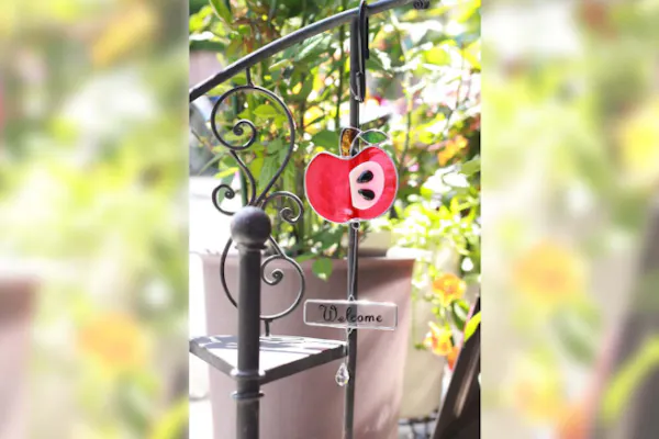 大阪・ステンドグラス体験】かわいくもてなす「りんごのWelcome