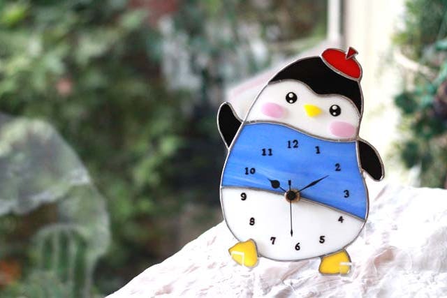 【大阪・ステンドグラス体験】夏限定！親子で、友人と、自分だけのペンギンの時計づくり！