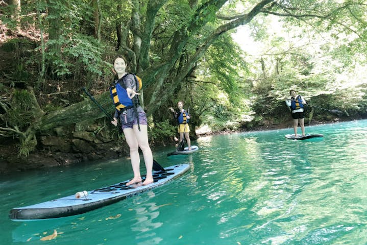 群馬 四万 関東屈指の透明度とブルーウォーターの四万湖 しまこ を全身で感じるsup体験ツアー アソビュー