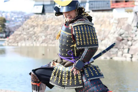 【長野・松本・軽量甲冑体験】甲冑を着て松本城へいざ出陣！大人はもちろん、子供・親子で松本城で侍になる！～松本城まで徒歩2分～