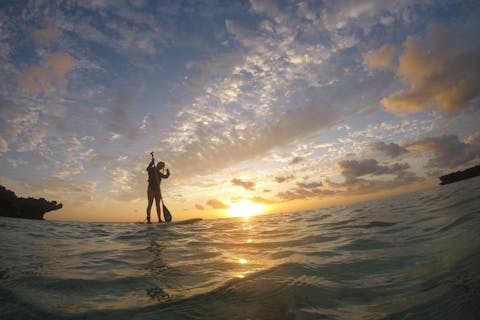 【鹿児島・与論島・SUP】絶景！日の出SUP＆ウミガメコース（写真撮影付）