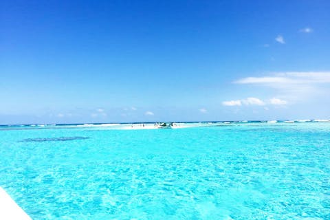 【与論島・クルージング】百合ヶ浜へ上陸！グラスボートの渡し船