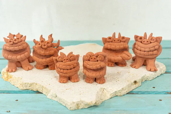沖縄・石垣島・シーサー作り】大きな笑顔がまぶしい！シーサーを作ろう