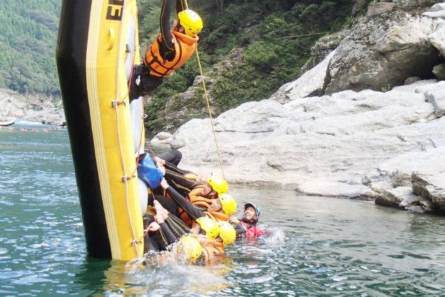 TOPS（トップス） アウトドア ステーション:吉野川ロングラフティングツアー・激流満喫コース（軽食・写真撮影付き）