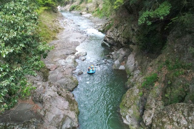 山梨アウトドアプロジェクト (大月市 ラフティング)の「【山梨県大月市】桂川ラフティング（2時間）」の画像