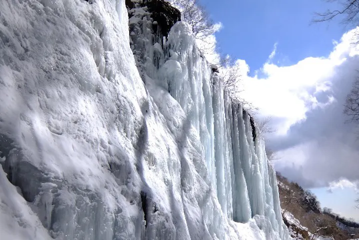栃木 日光 ガイドツアー 雲竜渓谷 氷の芸術 氷瀑ガイドツアー アソビュー