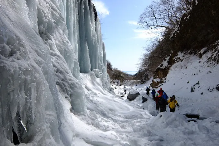 栃木 日光 ガイドツアー 雲竜渓谷 氷の芸術 氷瀑ガイドツアー アソビュー
