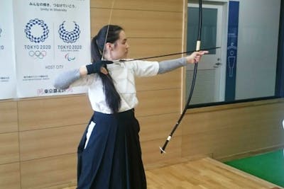 東京 弓道 少人数制 本物の弓道着を着て美しく矢を放つ弓道体験 アソビュー