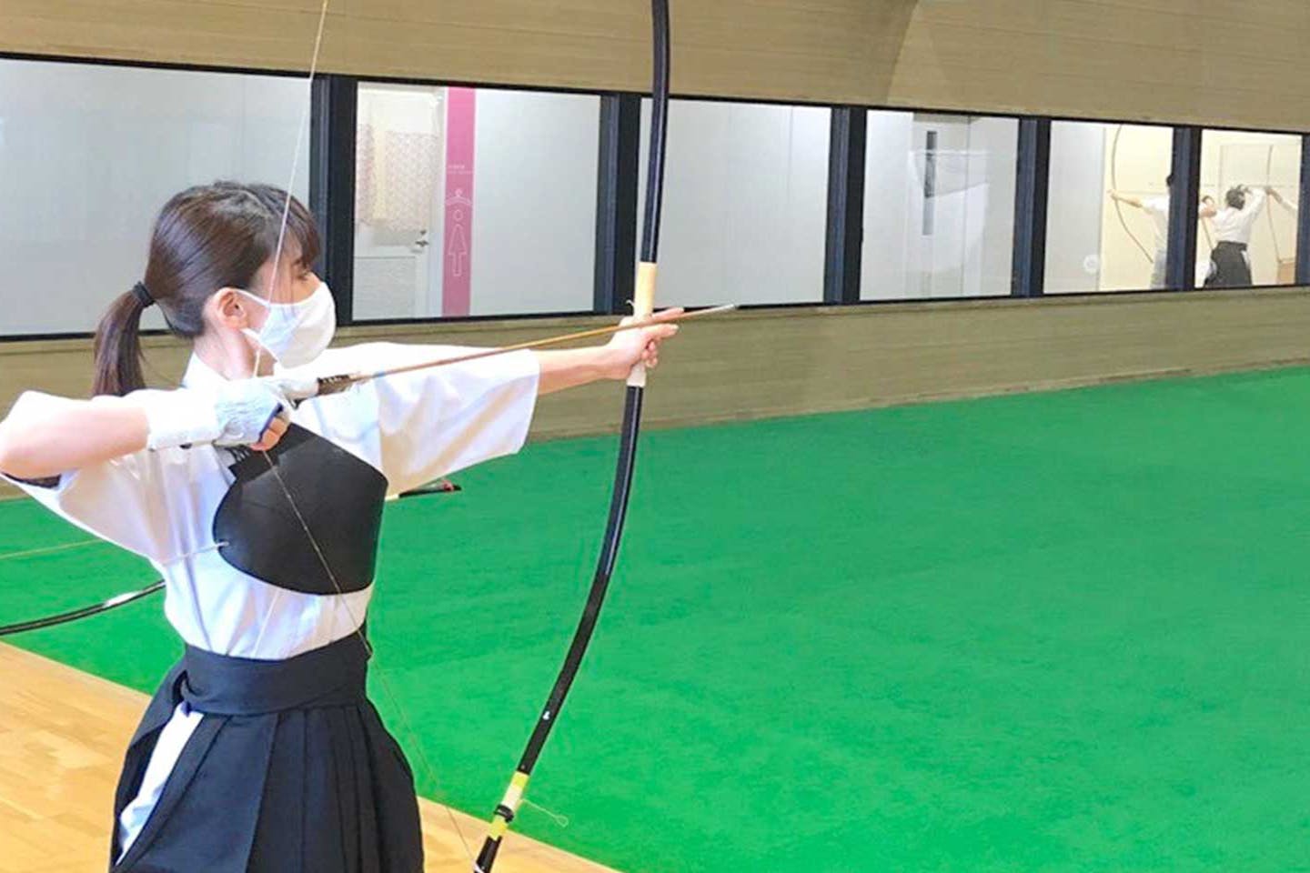 東京 弓道 少人数制 本物の弓道着を着て美しく矢を放つ弓道体験 アソビュー