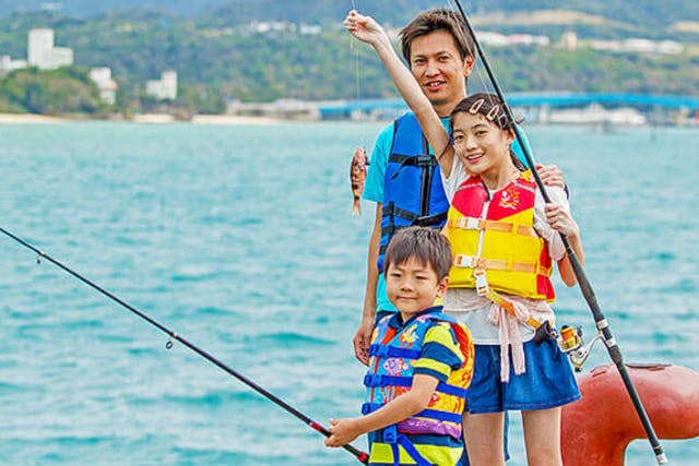 【沖縄・本部・釣り】手ぶらでOK！護岸で釣り体験！釣った魚は持ち帰りOK♪ファミリー・初心者におすすめ！