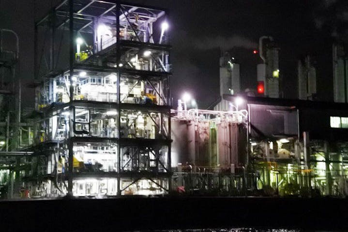 大阪 堺発 クルージング 夜ならではの美しさ 工場夜景見学クルージング アソビュー