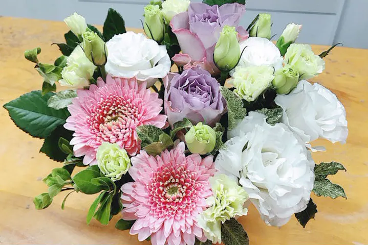 生花フラワーアレンジメント 茨城 初心者さんも大歓迎 季節のお花でフラワーアレンジメント 新治駅徒歩5分 アソビュー