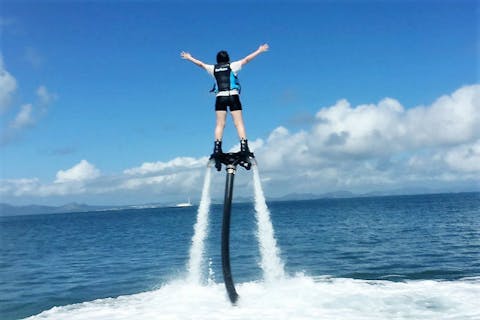 水圧で空を飛ぶ フライボード 体験予約 アソビュー