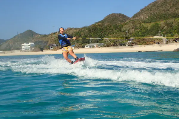 奄美大島・ウェイクボード】煌めく海を疾走！ウェイクボード体験プラン