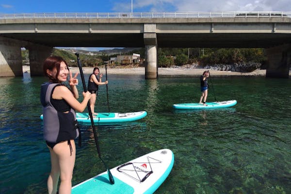 沖縄・名護市・SUP】サンゴ礁の上をクルージング！初心者だけのSUP体験