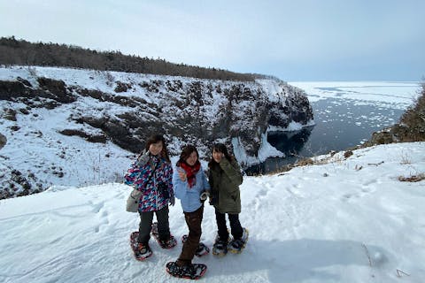 【北海道・知床・スノーシュー】ウトロ 冬の森歩き絶景スノーシューイングツアー【無料送迎付き】
