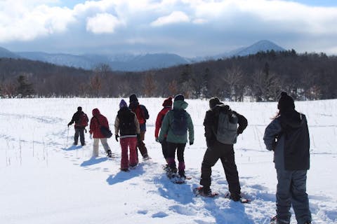 【北海道・知床・スノーシュー】乙女の涙！ウトロ フレペの滝スノーシューイングツアー【無料送迎付き】