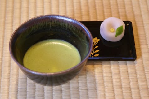 【東京都・目黒区・茶道】和の空間で寛ぎのひととき！茶道体験（主菓子+濃茶付き）