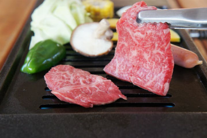 和牛bbq 兵庫 神戸三田icから分 お肉の旨味を最大限楽しむ 特選a4牛もも肉のbbqプラン アソビュー