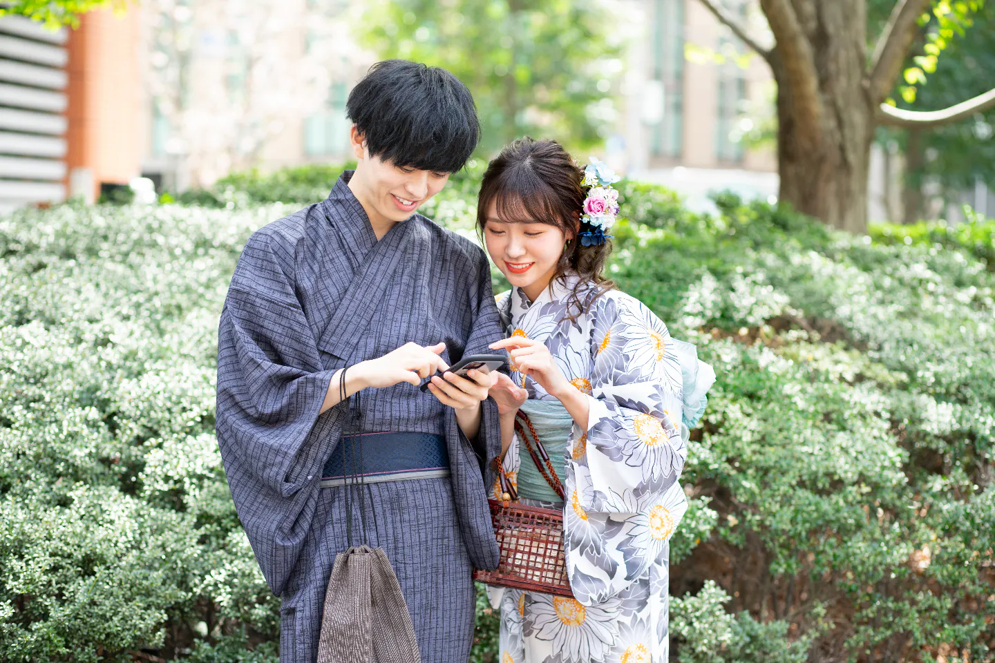 東京 新宿 浴衣レンタル 新宿御苑に一番近い 新宿駅からも徒歩3分 ヘアセット付き 花火大会や夏祭りにも 浴衣一式レンタル 着付けプラン アソビュー