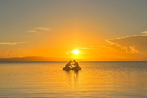 【石垣島サンセットSUP/送迎可】マジックアワーの絶景クルージング/未経験者も安心サポート/写真撮影付き