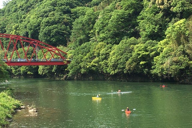 福岡・うきは市・カヌー】ベテランガイドがご案内！谷あいの景観が美しい緩やかな流れを楽しもう！｜アソビュー！