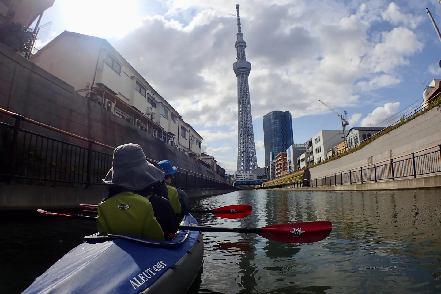 【東京・カヤック】目指せスカイツリー！　スカイツリーロングカヤックツアー　♪水路を繋ぎ圧巻のスカイツリーを体験