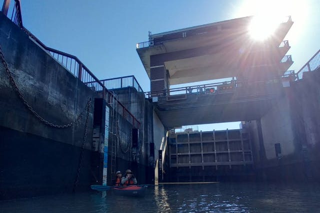 【東京　カヤック】東京閘門体験カヤックツアー　♪パナマ運河のような水のエレベーターも体験しよう！　