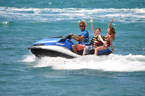 【沖縄・中頭郡・マリンスポーツ】マリンスポーツ遊び放題！完全貸切で海を満喫しよう