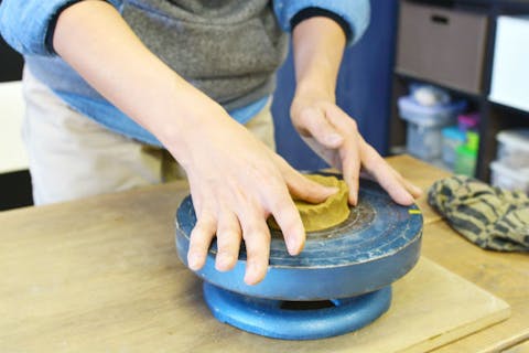 【神奈川・平塚・陶芸】ぬくもりがこもった作品をつくろう！手びねり体験