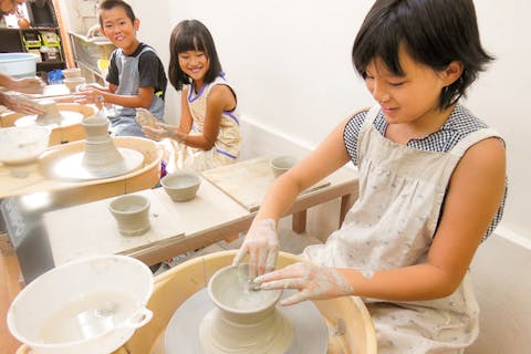 【東京・港区・陶芸】個性と感性を伸ばそう！子供陶芸体験♪（電動ろくろ）