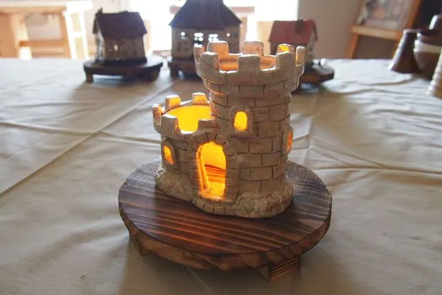 宮城 富谷市・陶芸体験】自由に装飾、穴開け、色付けできる！ランプ