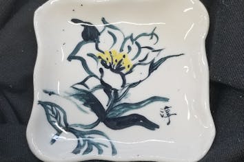 愛媛・砥部・手びねり体験】絵付けも体験できます。小さなお子様からOK